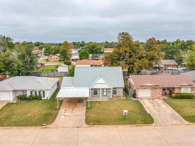 1013 NW 6th Street, Moore, OK 73160