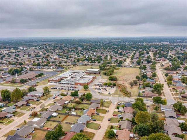 1013 NW 6th Street, Moore, OK 73160