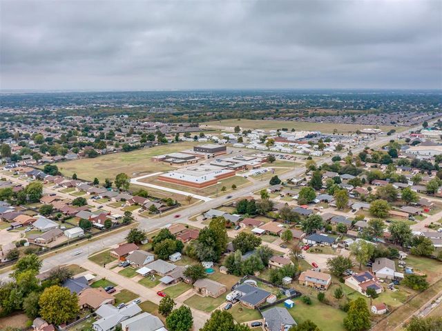 1013 NW 6th Street, Moore, OK 73160