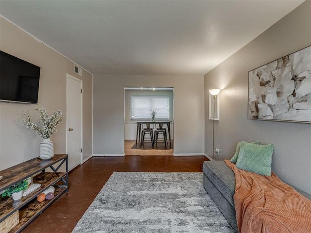 1013 NW 6th Street, Moore, OK 73160