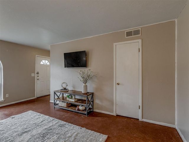 1013 NW 6th Street, Moore, OK 73160