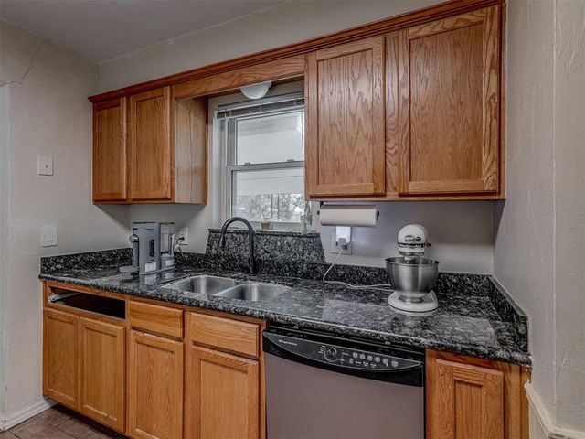 1013 NW 6th Street, Moore, OK 73160