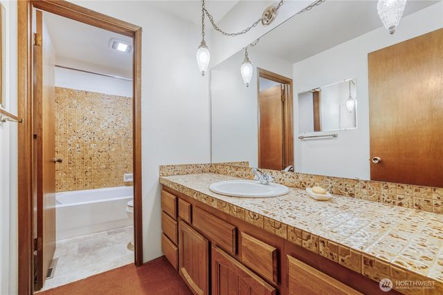 4223 NE 205th Street, Lake Forest Park, WA 98155