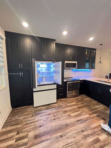 10229 NW 64th Ter 101, Doral, FL 33178