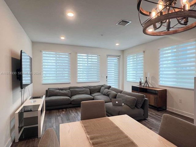 10229 NW 64th Ter 101, Doral, FL 33178