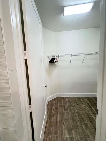 10229 NW 64th Ter 101, Doral, FL 33178