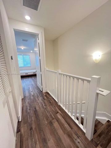 10229 NW 64th Ter 101, Doral, FL 33178