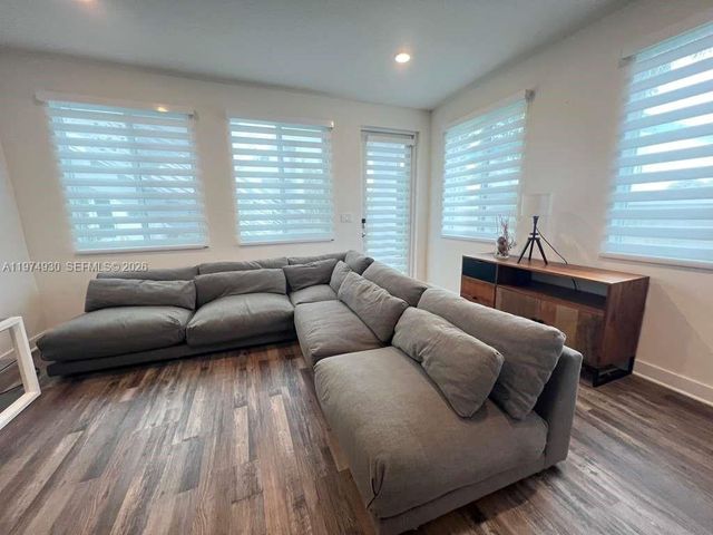 10229 NW 64th Ter 101, Doral, FL 33178