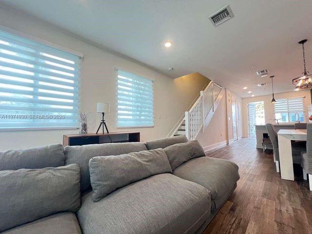 10229 NW 64th Ter 101, Doral, FL 33178