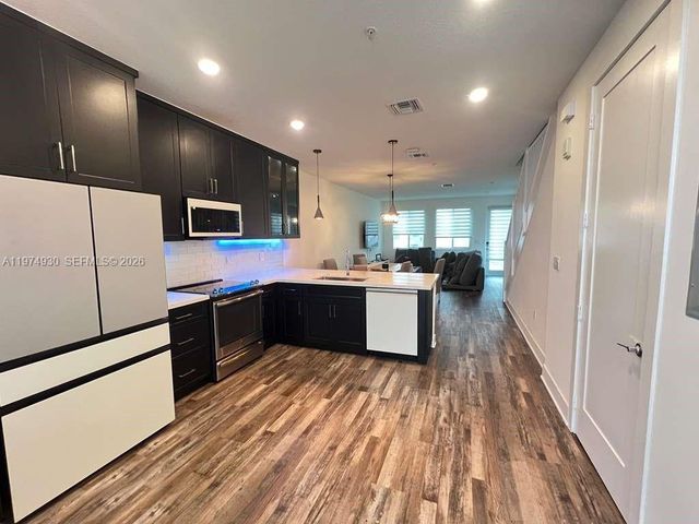 10229 NW 64th Ter 101, Doral, FL 33178