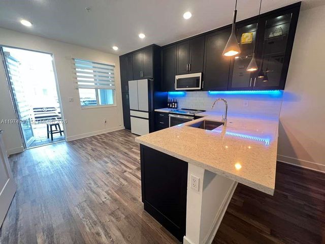 10229 NW 64th Ter 101, Doral, FL 33178