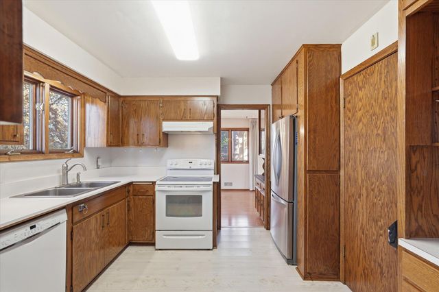 1823 Gramsie Road, Arden Hills, MN 55112