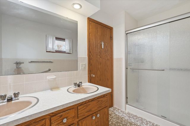 1823 Gramsie Road, Arden Hills, MN 55112