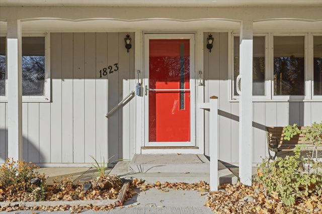 1823 Gramsie Road, Arden Hills, MN 55112