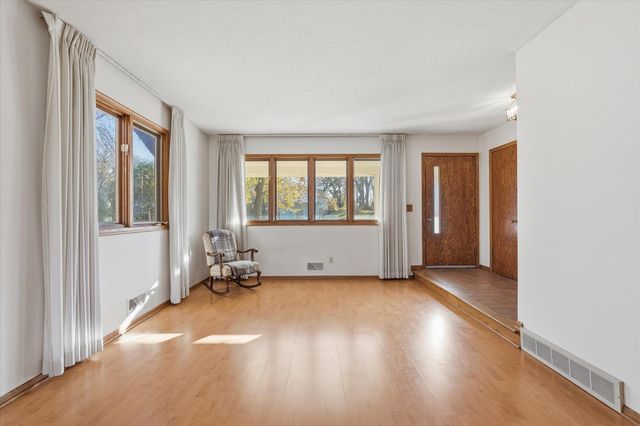 1823 Gramsie Road, Arden Hills, MN 55112