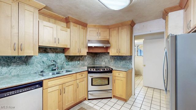 16 Deerfield Lane, Beachwood, OH 44122