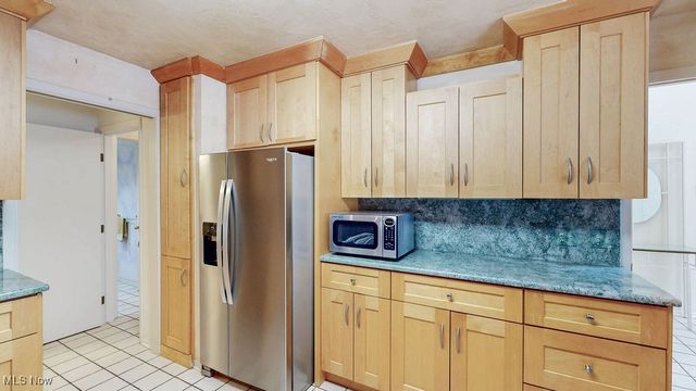 16 Deerfield Lane, Beachwood, OH 44122