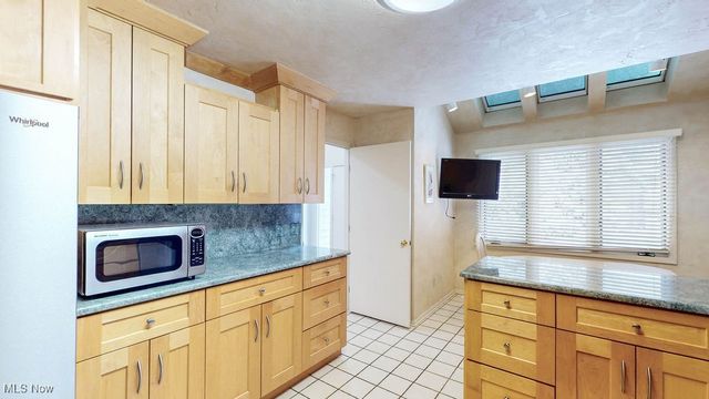 16 Deerfield Lane, Beachwood, OH 44122