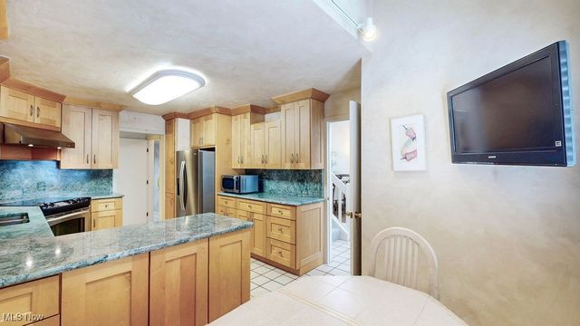 16 Deerfield Lane, Beachwood, OH 44122