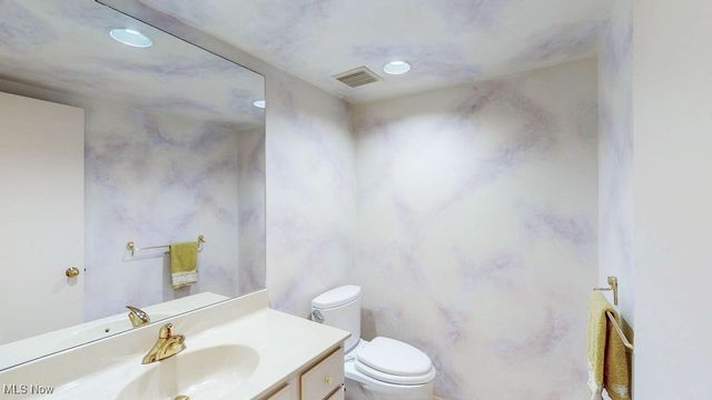 16 Deerfield Lane, Beachwood, OH 44122