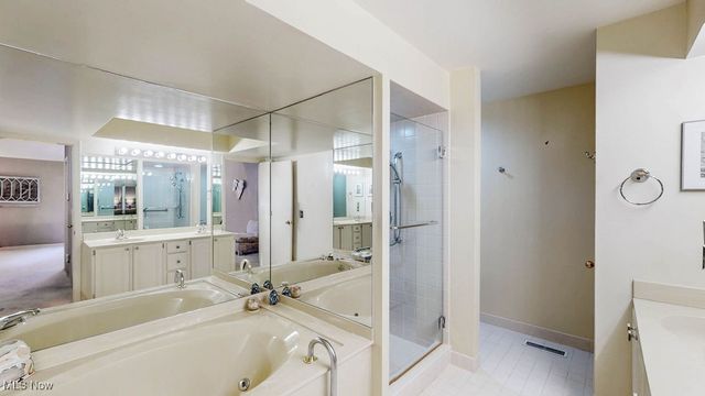 16 Deerfield Lane, Beachwood, OH 44122