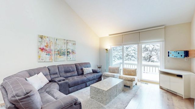 16 Deerfield Lane, Beachwood, OH 44122