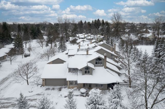 16 Deerfield Lane, Beachwood, OH 44122