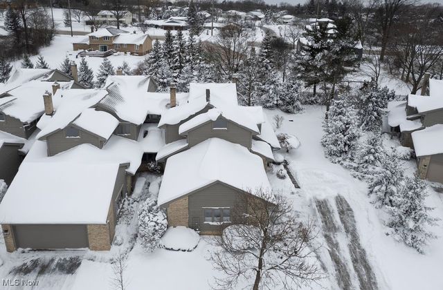 16 Deerfield Lane, Beachwood, OH 44122