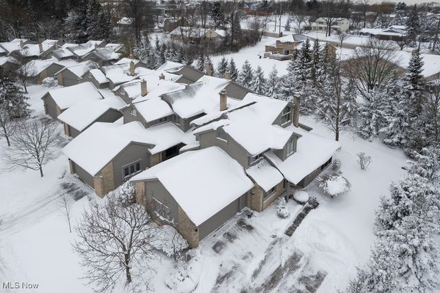 16 Deerfield Lane, Beachwood, OH 44122