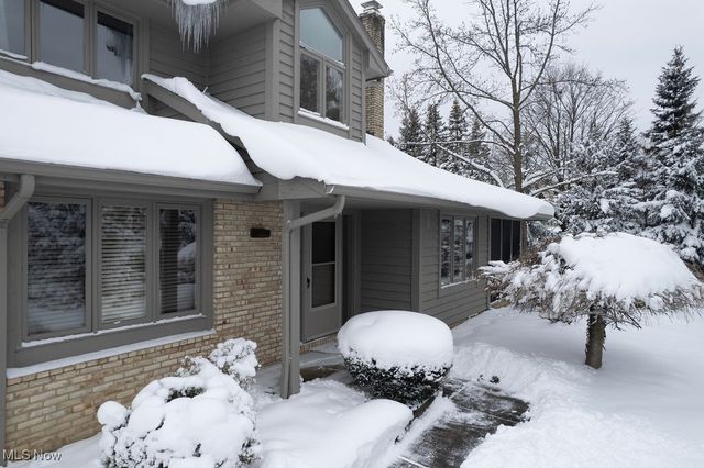 16 Deerfield Lane, Beachwood, OH 44122