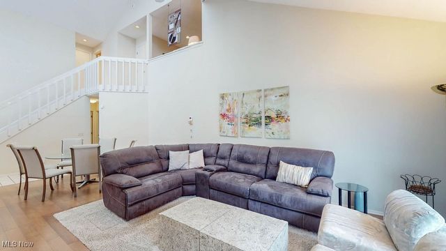 16 Deerfield Lane, Beachwood, OH 44122