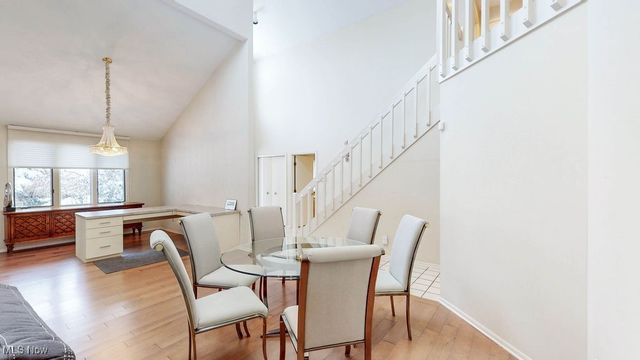 16 Deerfield Lane, Beachwood, OH 44122