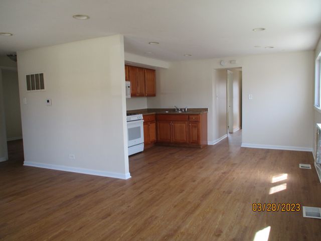 4215 W 87TH Street, Hometown, IL 60456