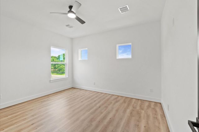 11625 N D Street, La Porte, TX 77571