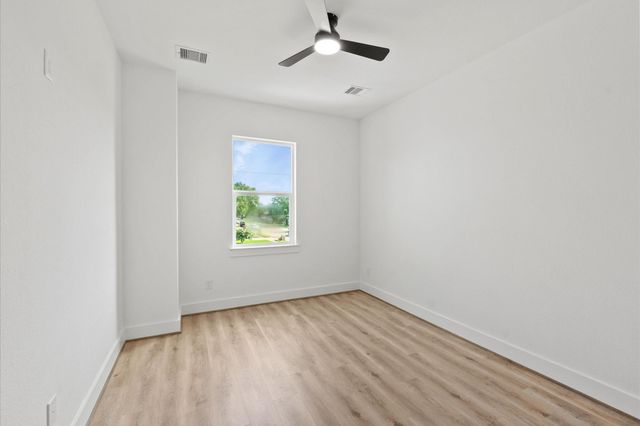 11625 N D Street, La Porte, TX 77571