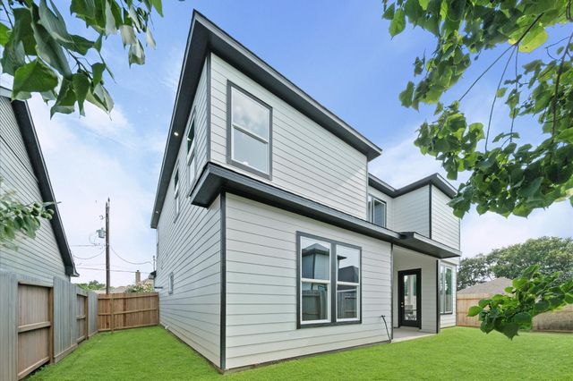 11625 N D Street, La Porte, TX 77571