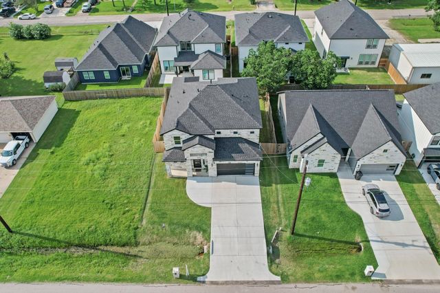 11625 N D Street, La Porte, TX 77571