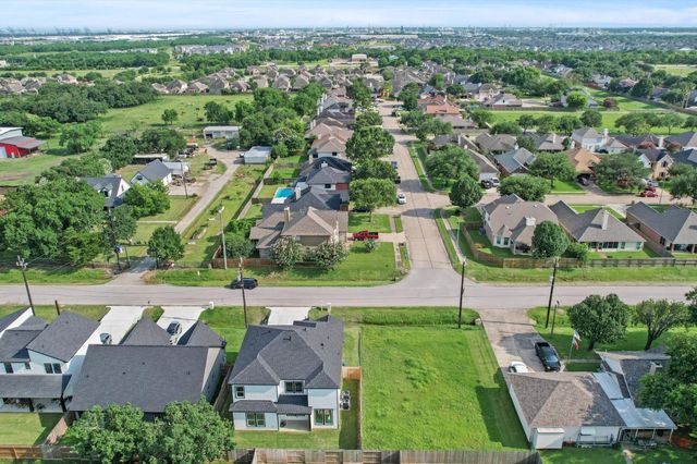 11625 N D Street, La Porte, TX 77571