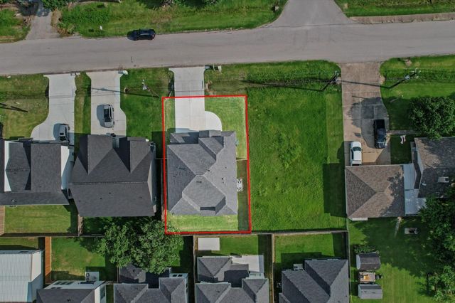 11625 N D Street, La Porte, TX 77571