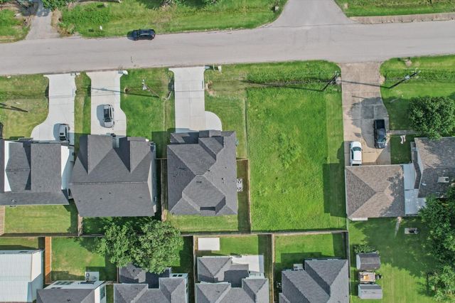 11625 N D Street, La Porte, TX 77571