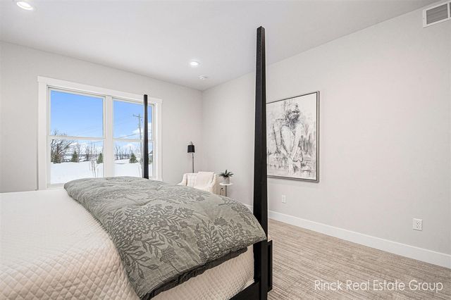 3370 Ravinewood Ct Court 19, Jenison, MI 49428