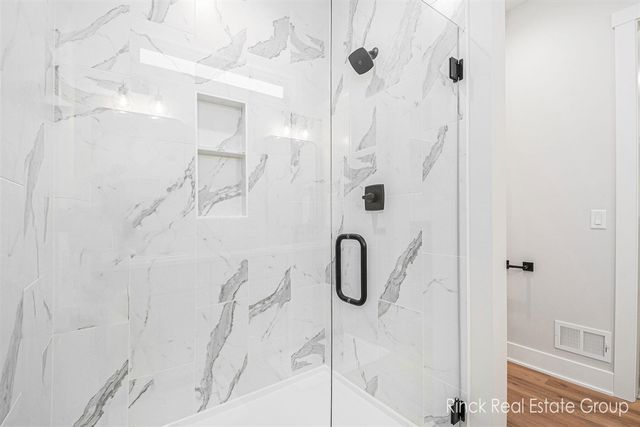 3370 Ravinewood Ct Court 19, Jenison, MI 49428