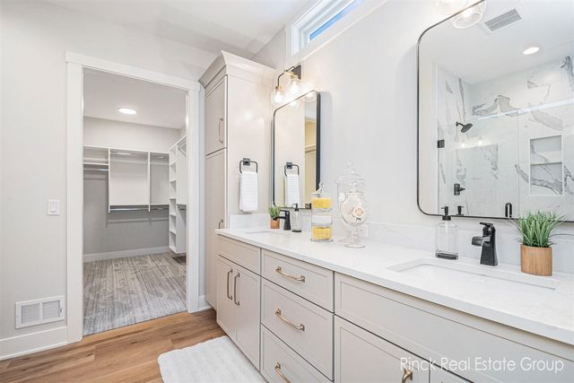 3370 Ravinewood Ct Court 19, Jenison, MI 49428