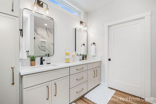 3370 Ravinewood Ct Court 19, Jenison, MI 49428