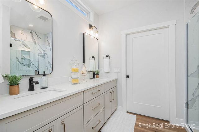 3370 Ravinewood Ct Court 19, Jenison, MI 49428