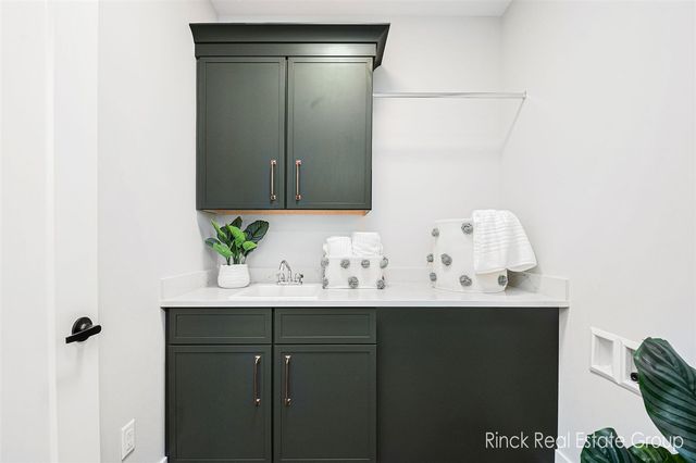 3370 Ravinewood Ct Court 19, Jenison, MI 49428