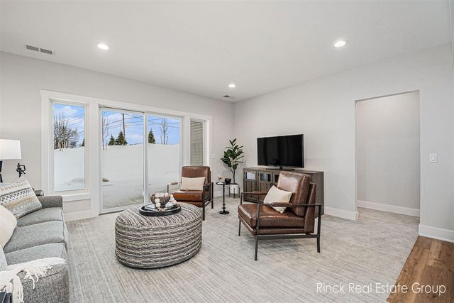 3370 Ravinewood Ct Court 19, Jenison, MI 49428