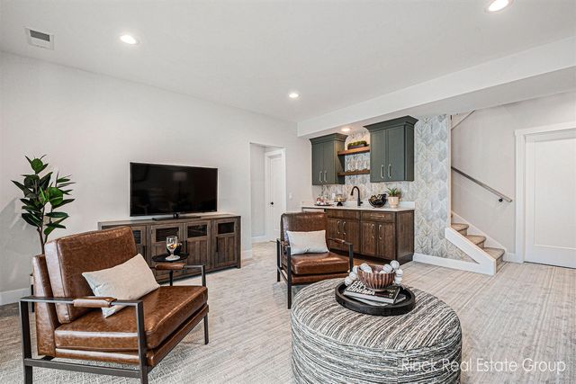 3370 Ravinewood Ct Court 19, Jenison, MI 49428