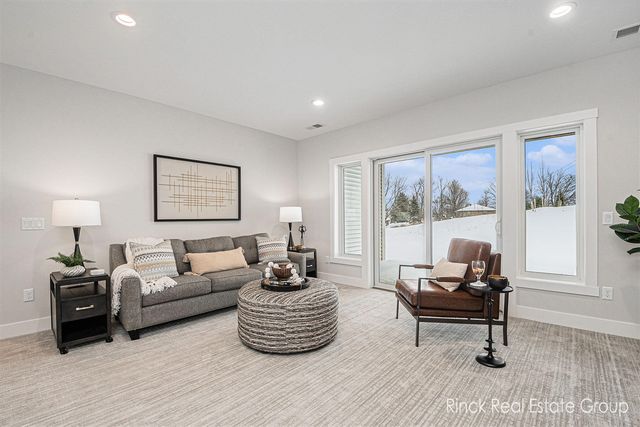 3370 Ravinewood Ct Court 19, Jenison, MI 49428