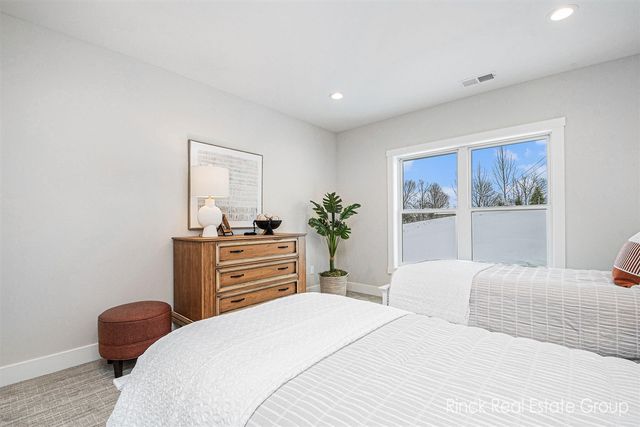 3370 Ravinewood Ct Court 19, Jenison, MI 49428